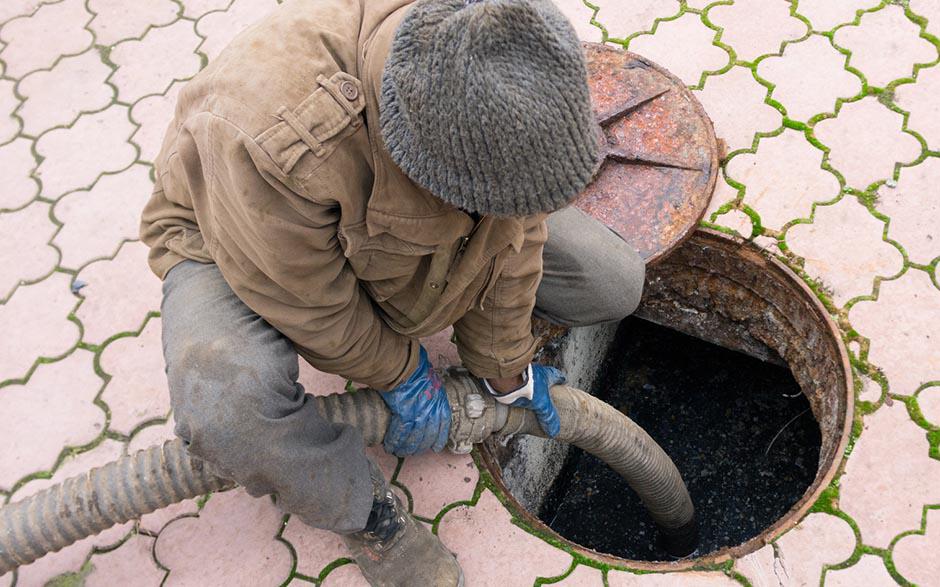 déboucher les wc avec une bouteille Garches